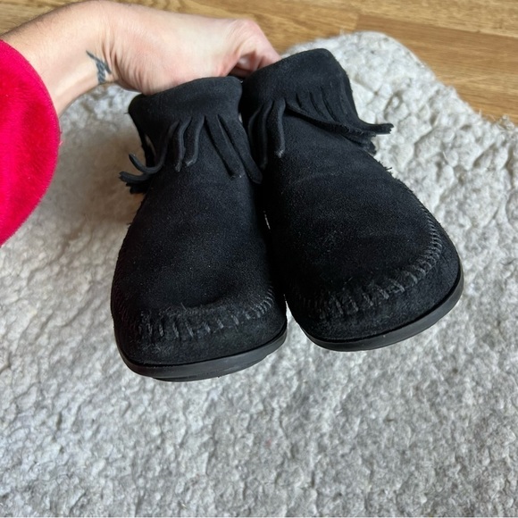 Minnetonka Women's Concho/Feather Side Zip Black Leather Moccasin Booties Sz 9.5 - Picture 7 of 12